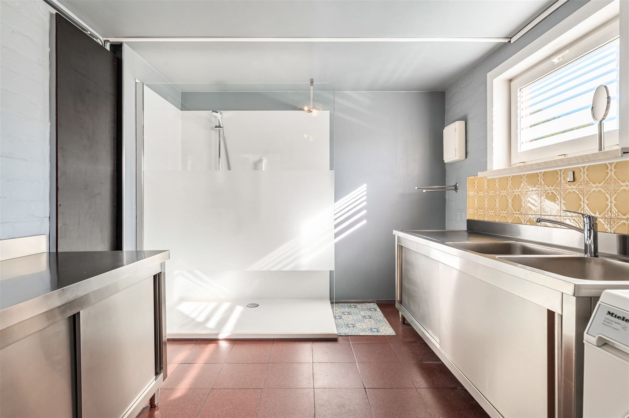 GERENOVEERDE INSTAPKLARE WONING OP 1726M2 TEGEN NATUURGEBIED! foto 11