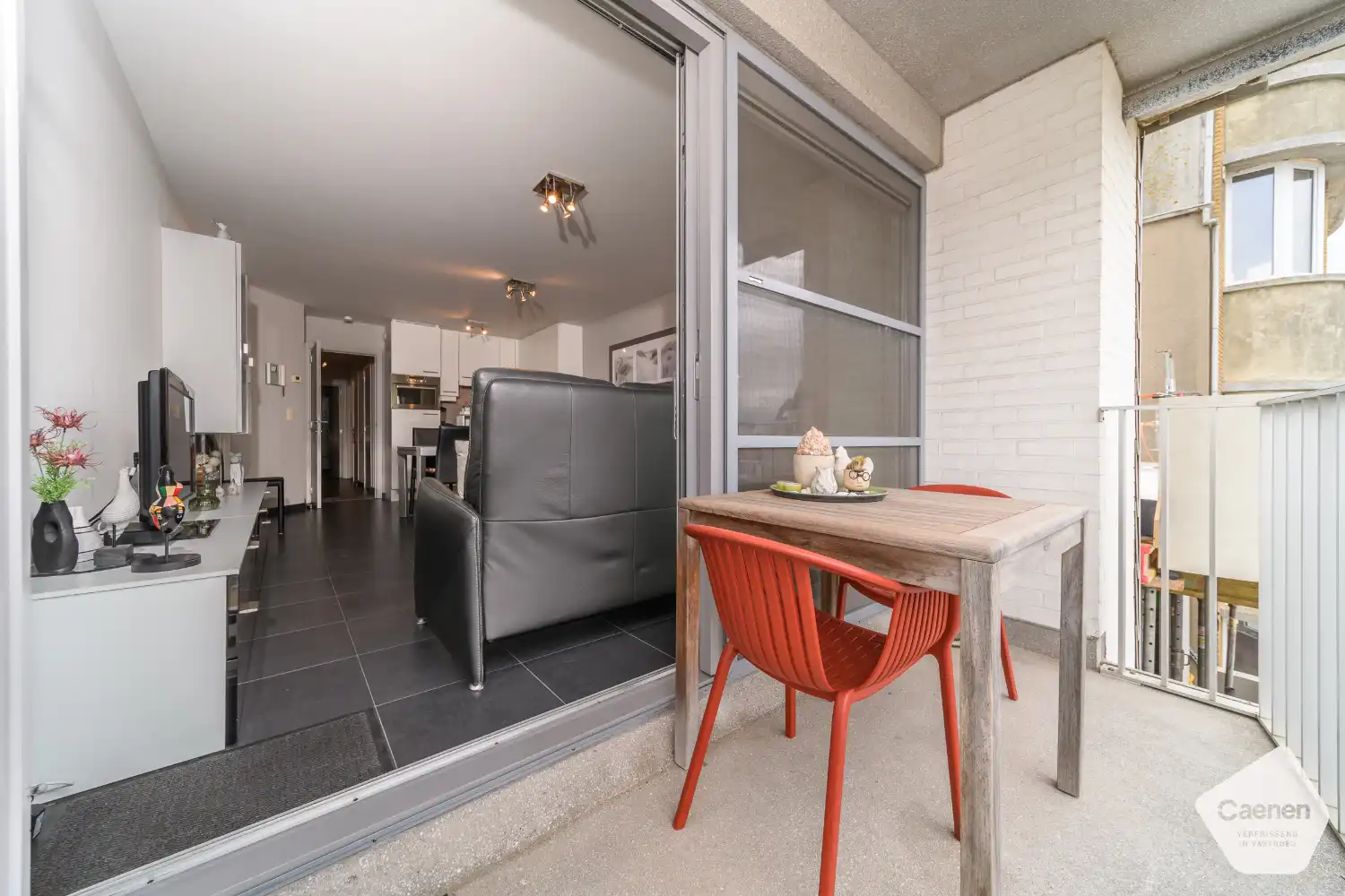 Instapklaar 2-slaapkamerappartement met zuidgericht terras nabij zee foto {{pictureIndex}}