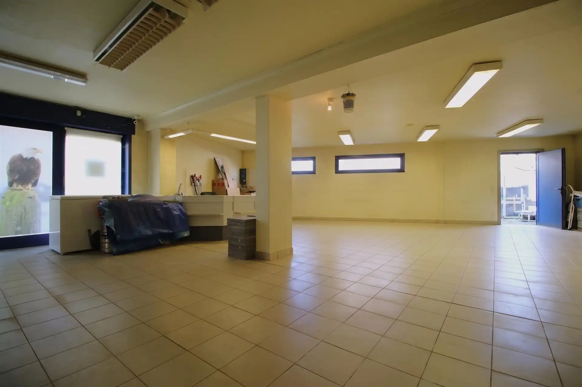 Ruim te renoveren handelspand met woning foto 5