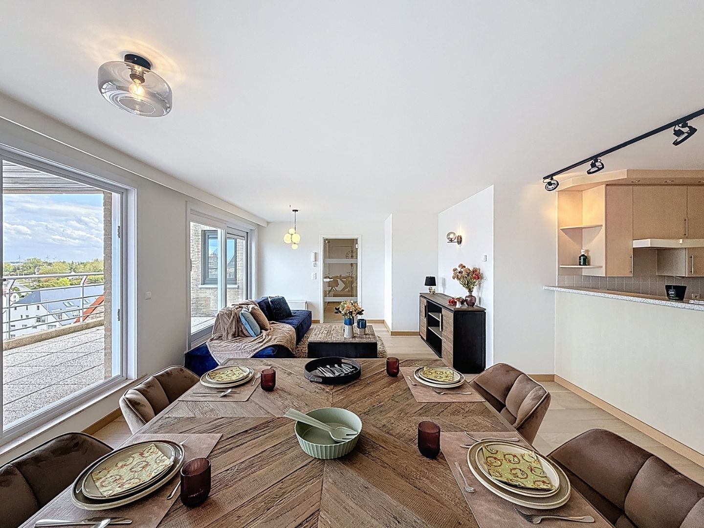 Ruim twee-slaapkamerappartement met uitzicht op zee en de Sint-Bernarduskerk foto 5