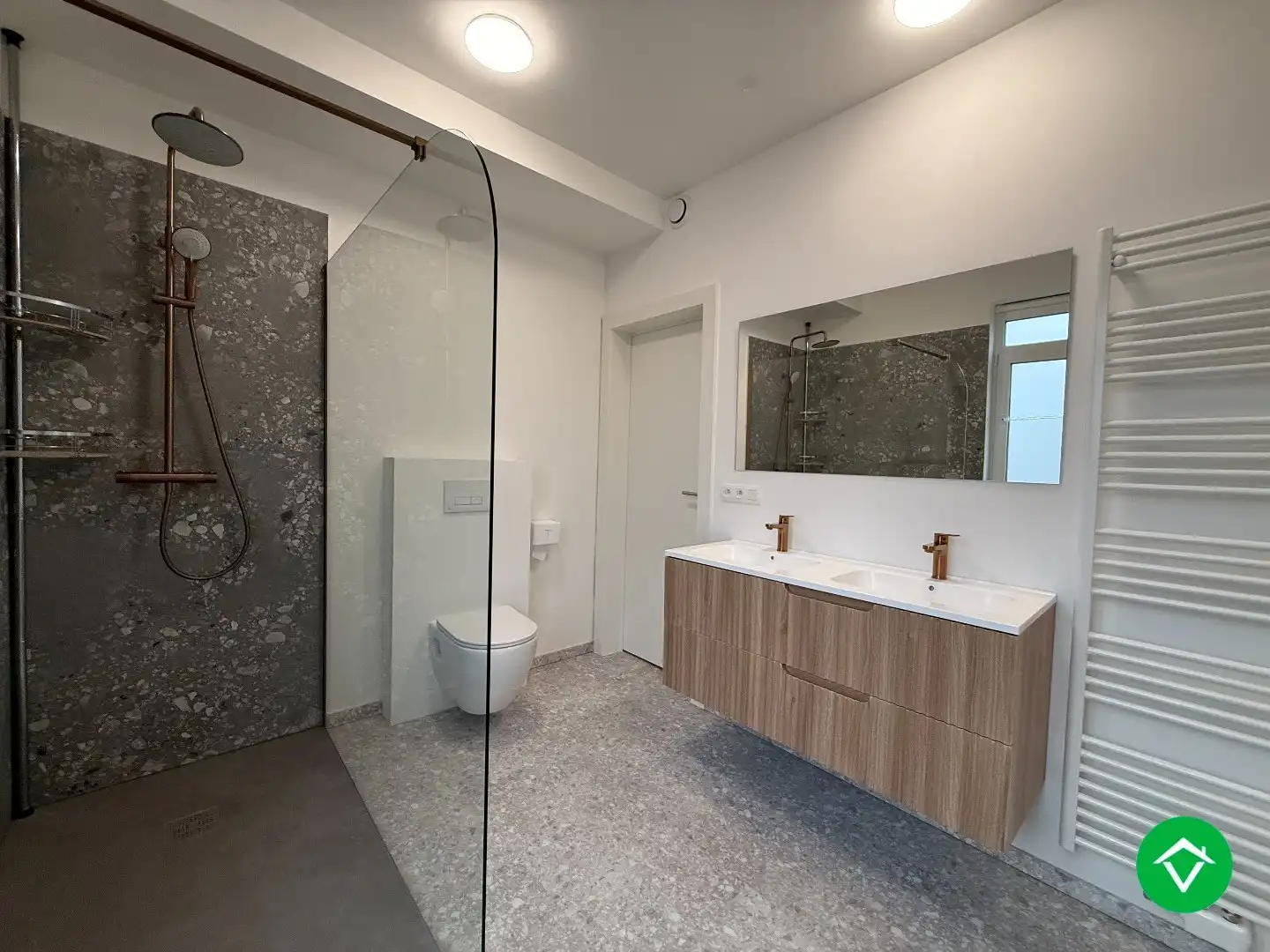 Volledig gerenoveerde rijwoning met 3 slaapkamers en terrastuin in centrum Roeselare foto 11