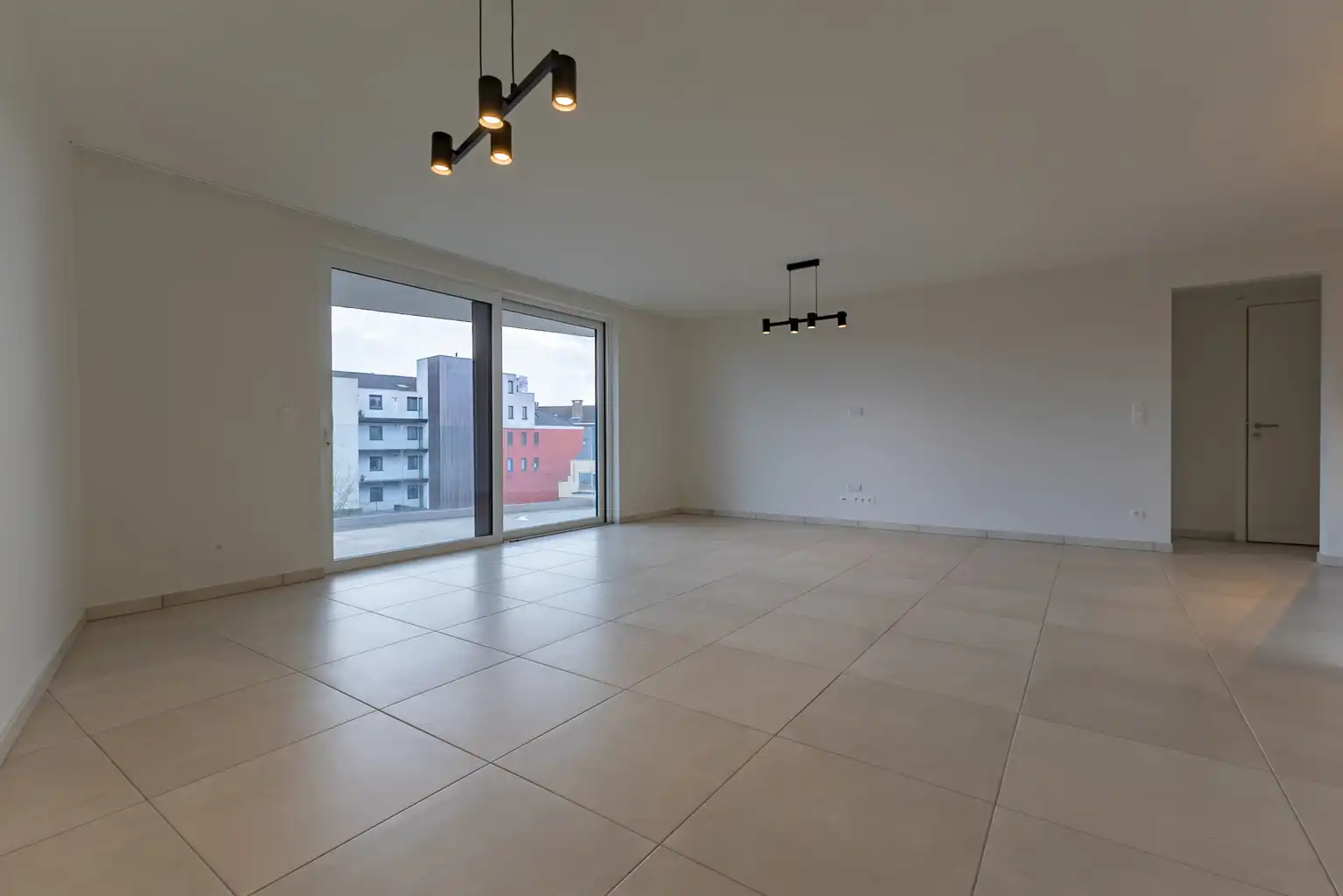 Nieuwbouwappartement met 2 slpks, bureau, kelder en terras foto 6