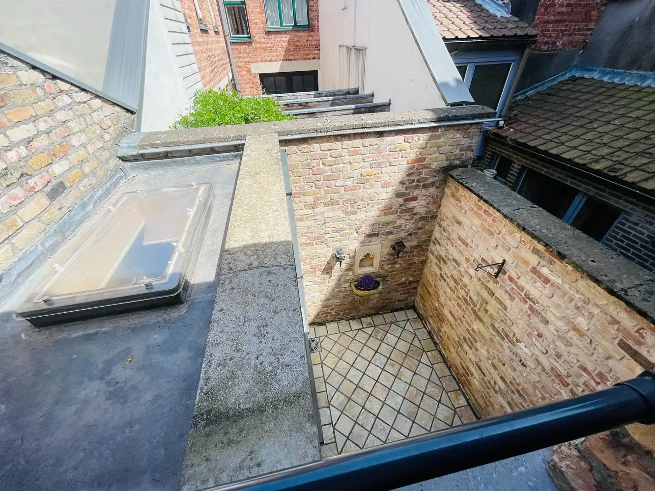 Brugge centrum, in charmante rustige straat,  NETTE KARAKTERVOLLE KNUSSE STADSWONING met patio en 2 ruime slaapkamers foto 16
