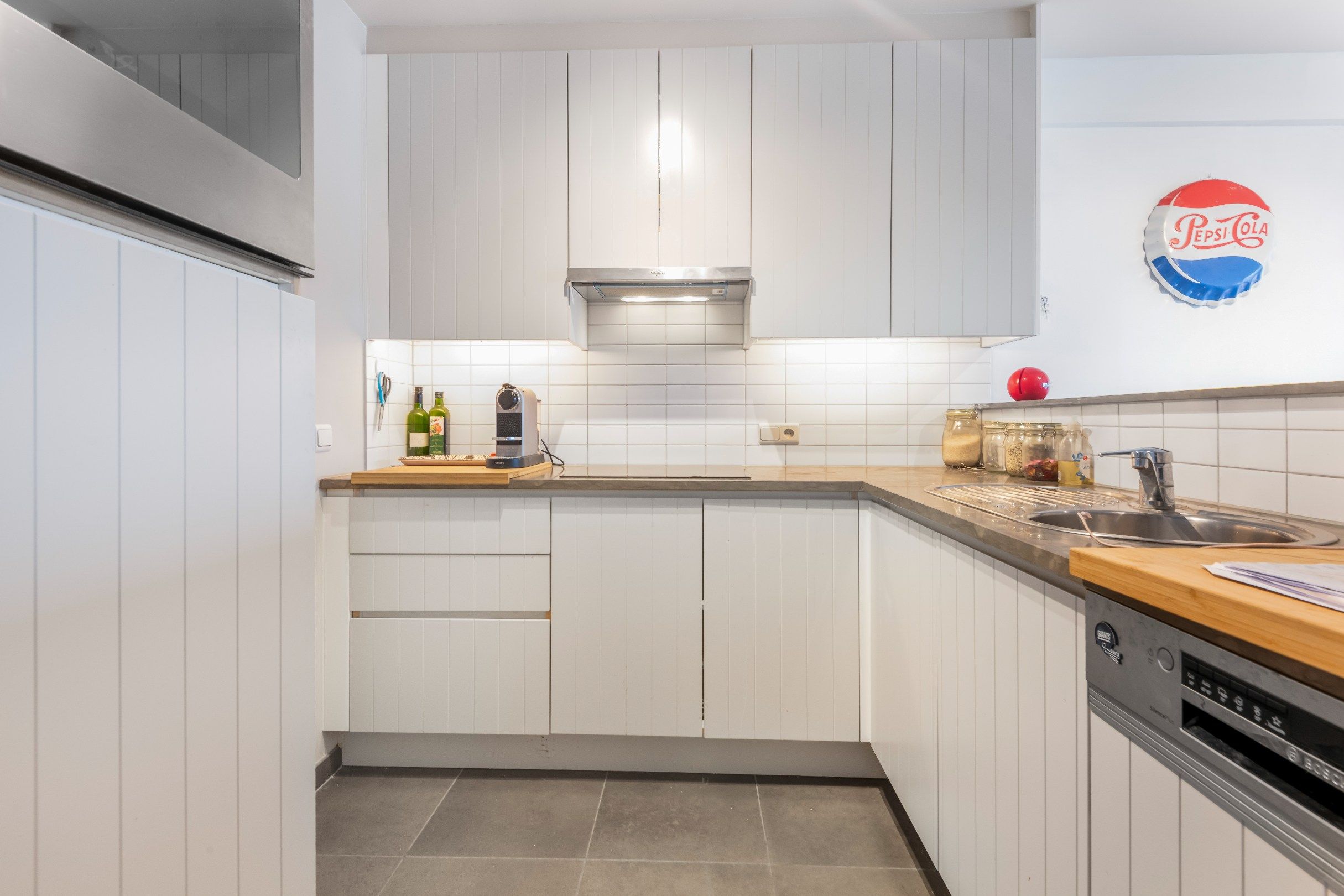 Recent en modern appartement met 2 slpk. gelegen op de belangrijkste winkelstraat van Knokke op wandelafstand van de zeedijk.  foto 8