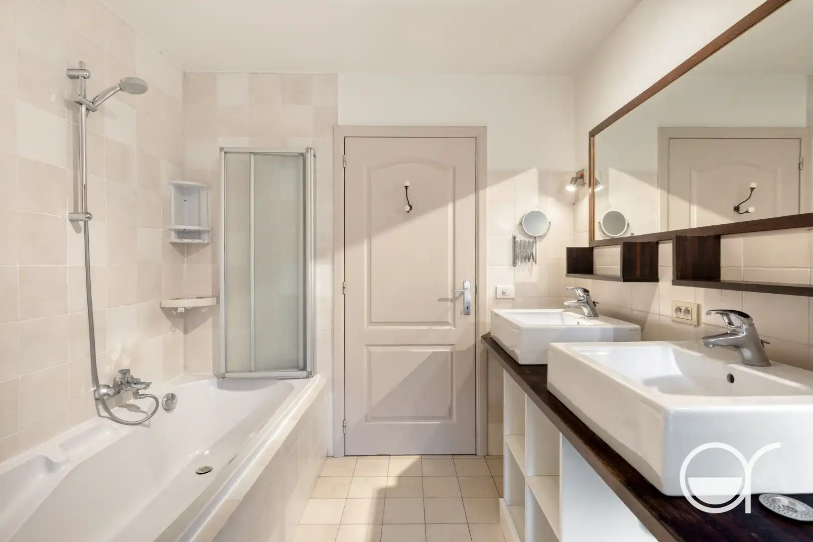 Charmante woning met mooie tuin foto 9