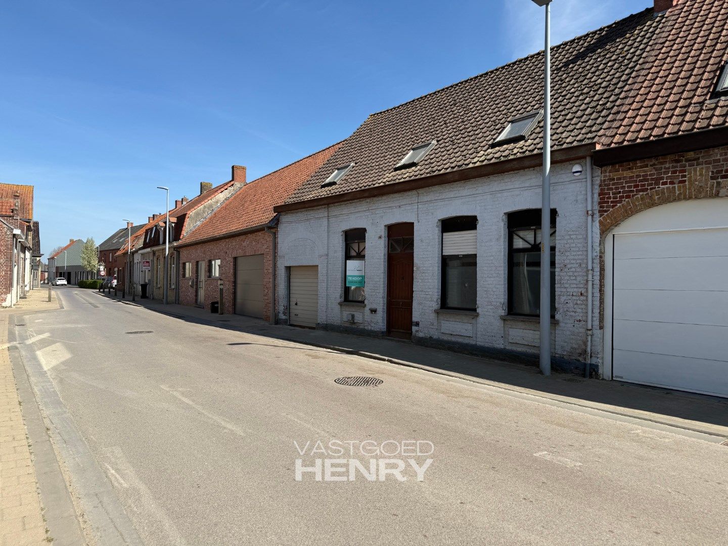 Verder af te werken vier slaapkamer woning met tuin en garage  foto 2