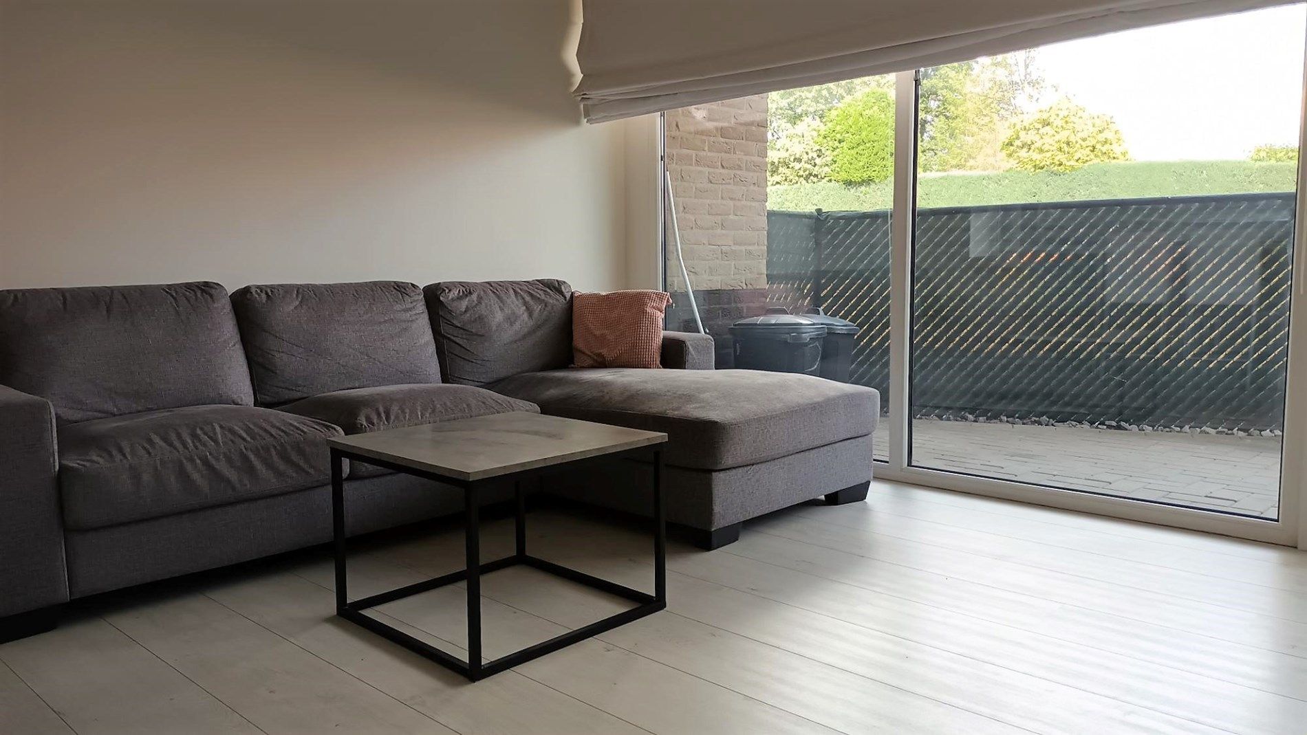 Modern gelijkvloers appartement met terras en garagebox. foto 3