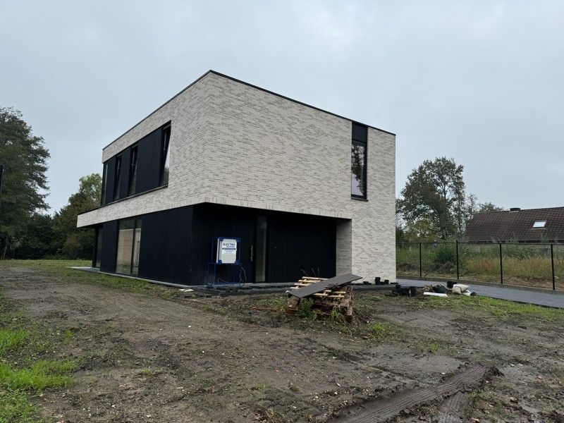 Exclusieve nieuwbouw villa met 3 slaapkamers op een perceel van 9 a en 64 ca. foto 18