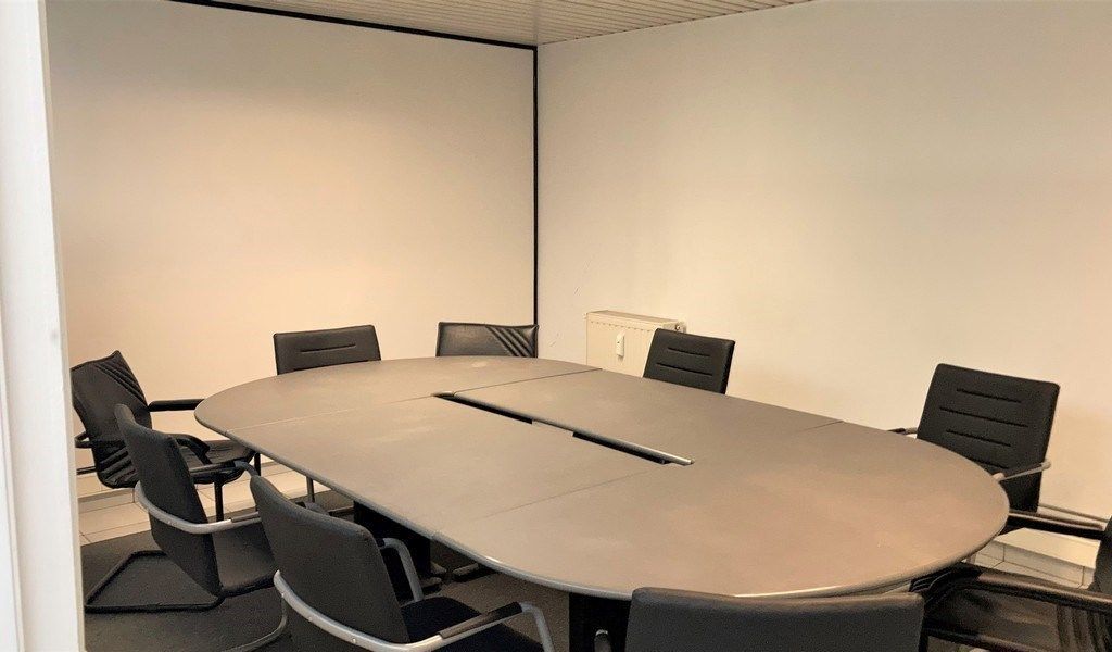 Gemeubelde kantoorruimte te huur in New Westral Business Center te Nazareth foto 12