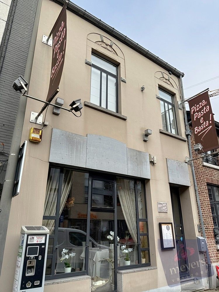 Handelspand met woonst op toplocatie in Hasselt foto {{pictureIndex}}