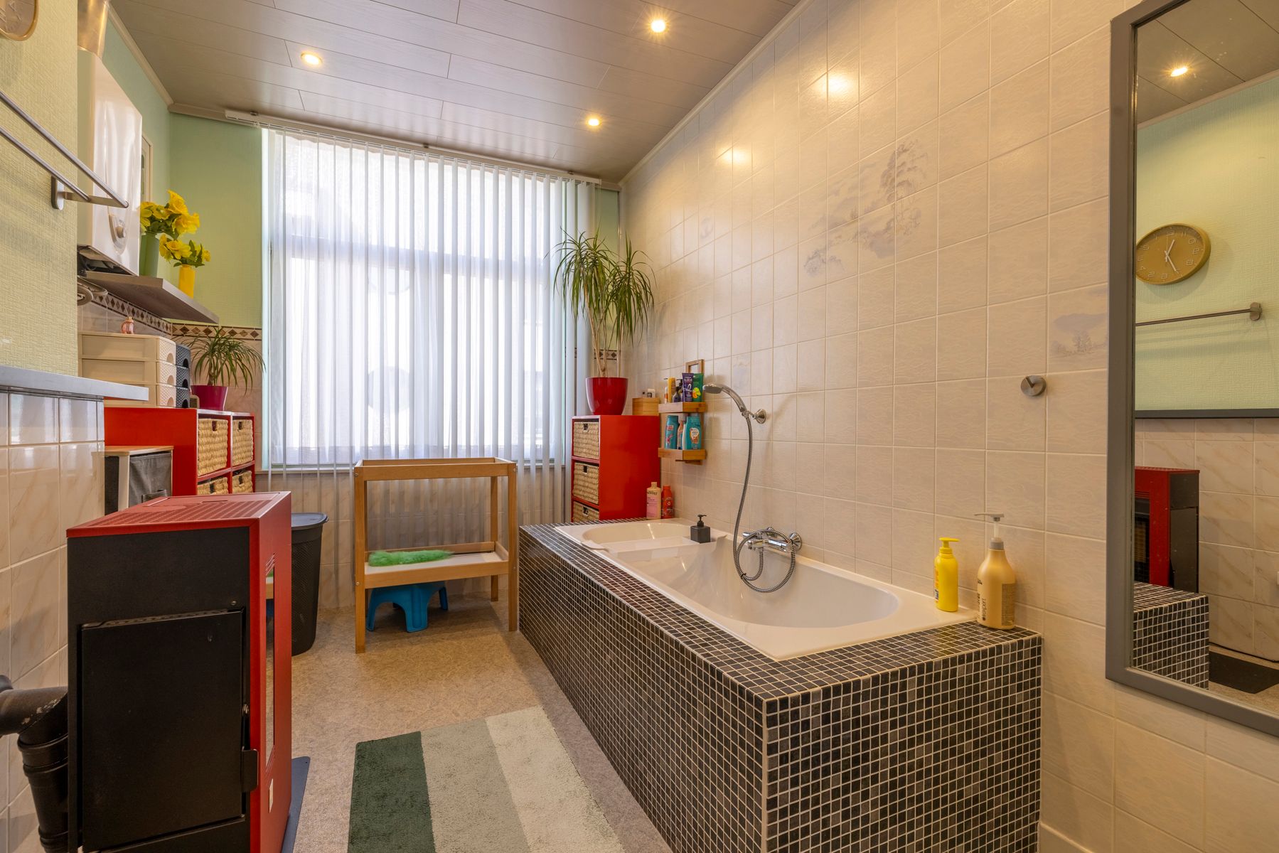 Ruime woning met 5 slpk, garage en zongerichte tuin te koop! foto 20