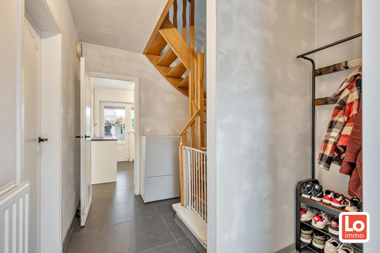 Instapklare gesloten bebouwing met garage op een rustige en goede locatie in wijk ‘Lobos’ nabij het centrum van Lochristi! foto 4