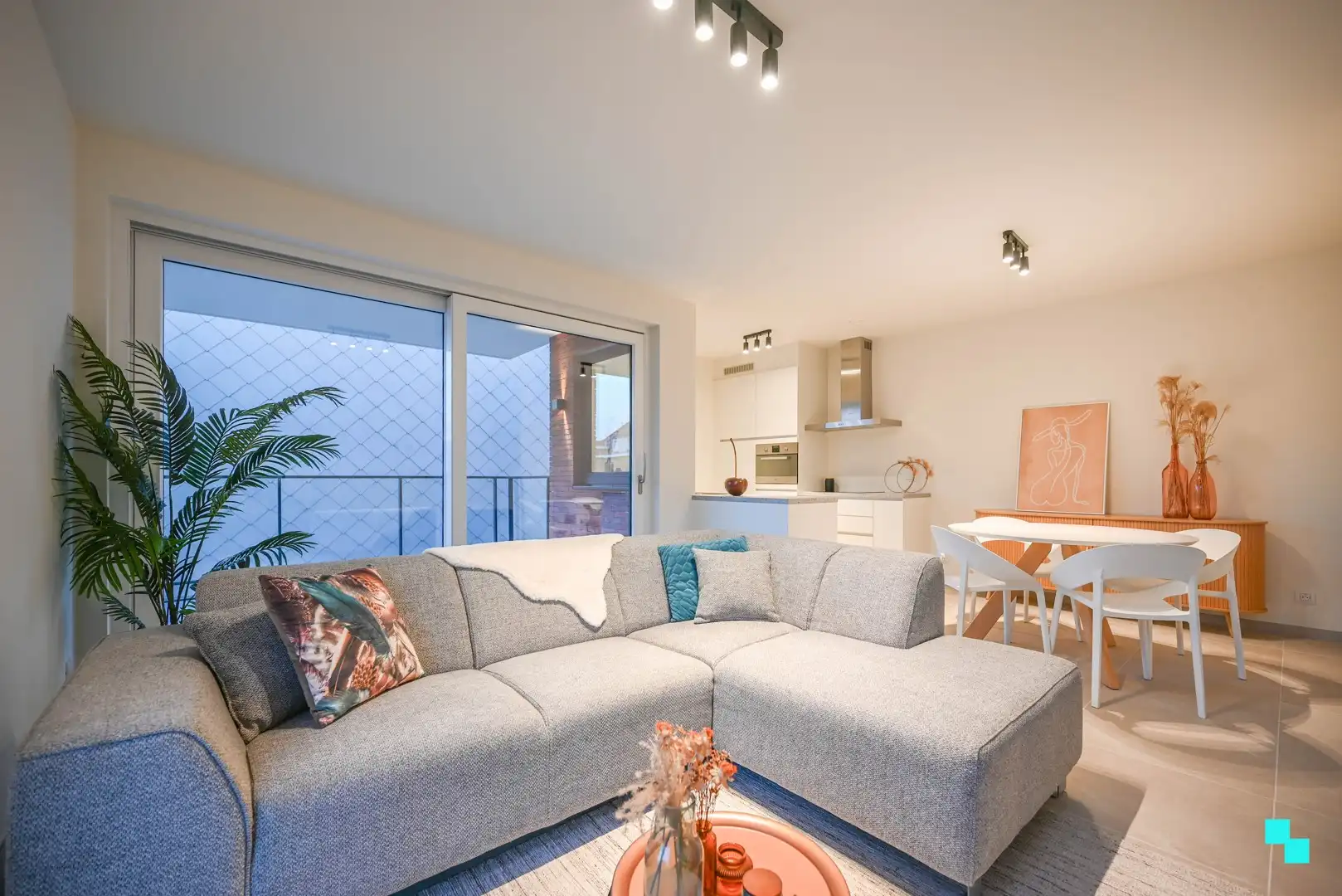 hoekappartement met aangenaam terras foto 11