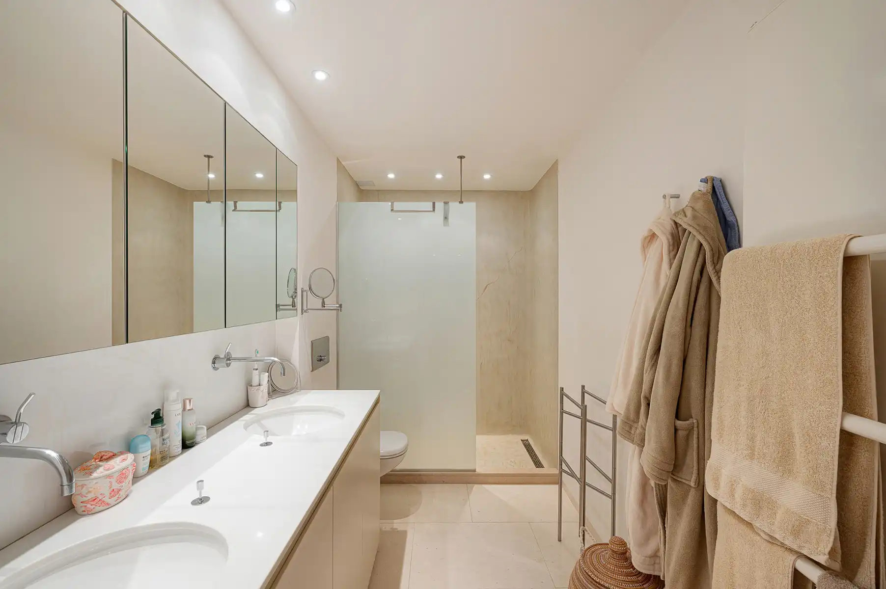 EXCLUSIEF: Ruim appartement met frontaal zeezicht foto 21