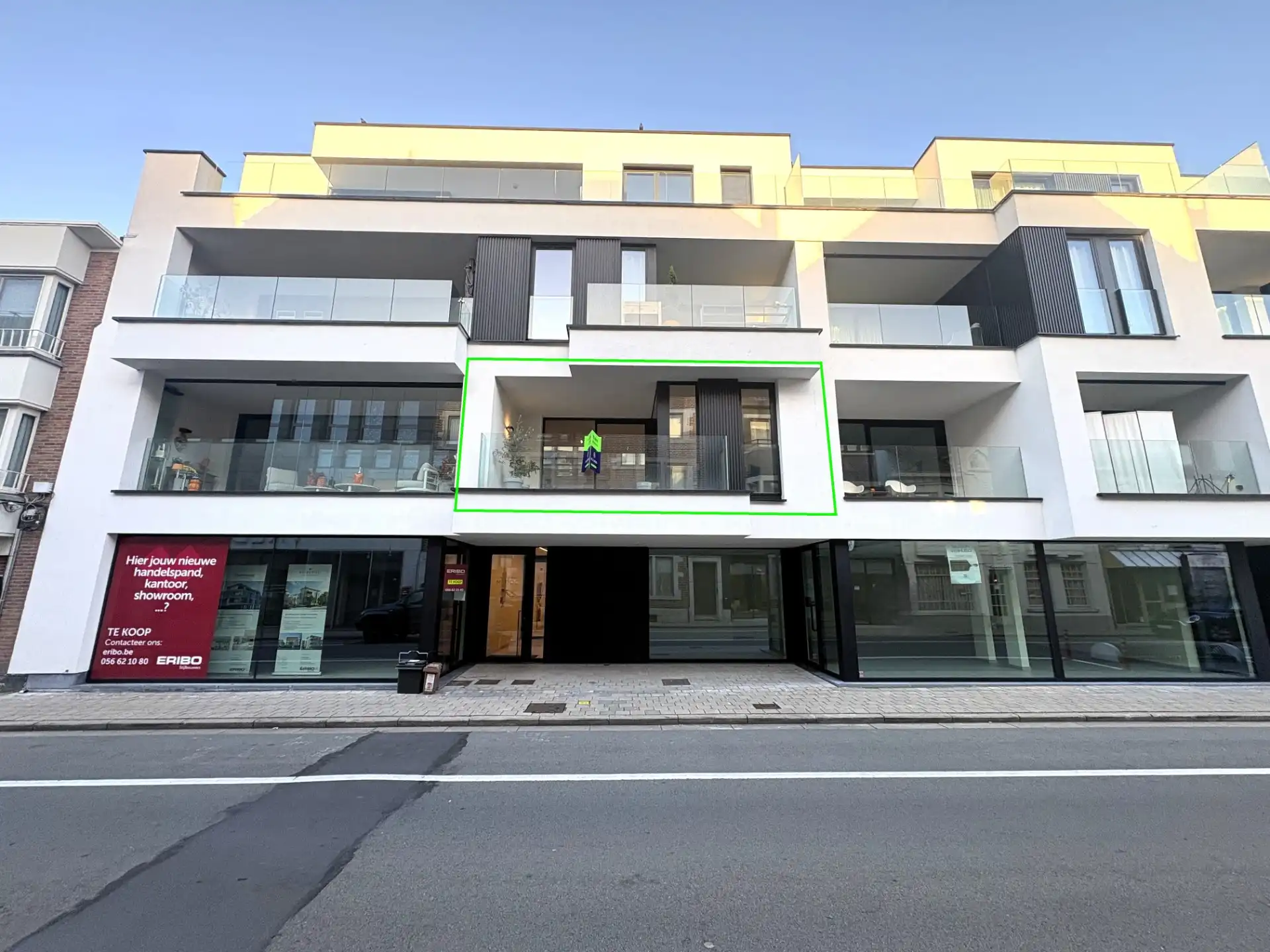 Prachtige afgewerkt nieuwbouwappartement in centrum Waregem foto {{pictureIndex}}