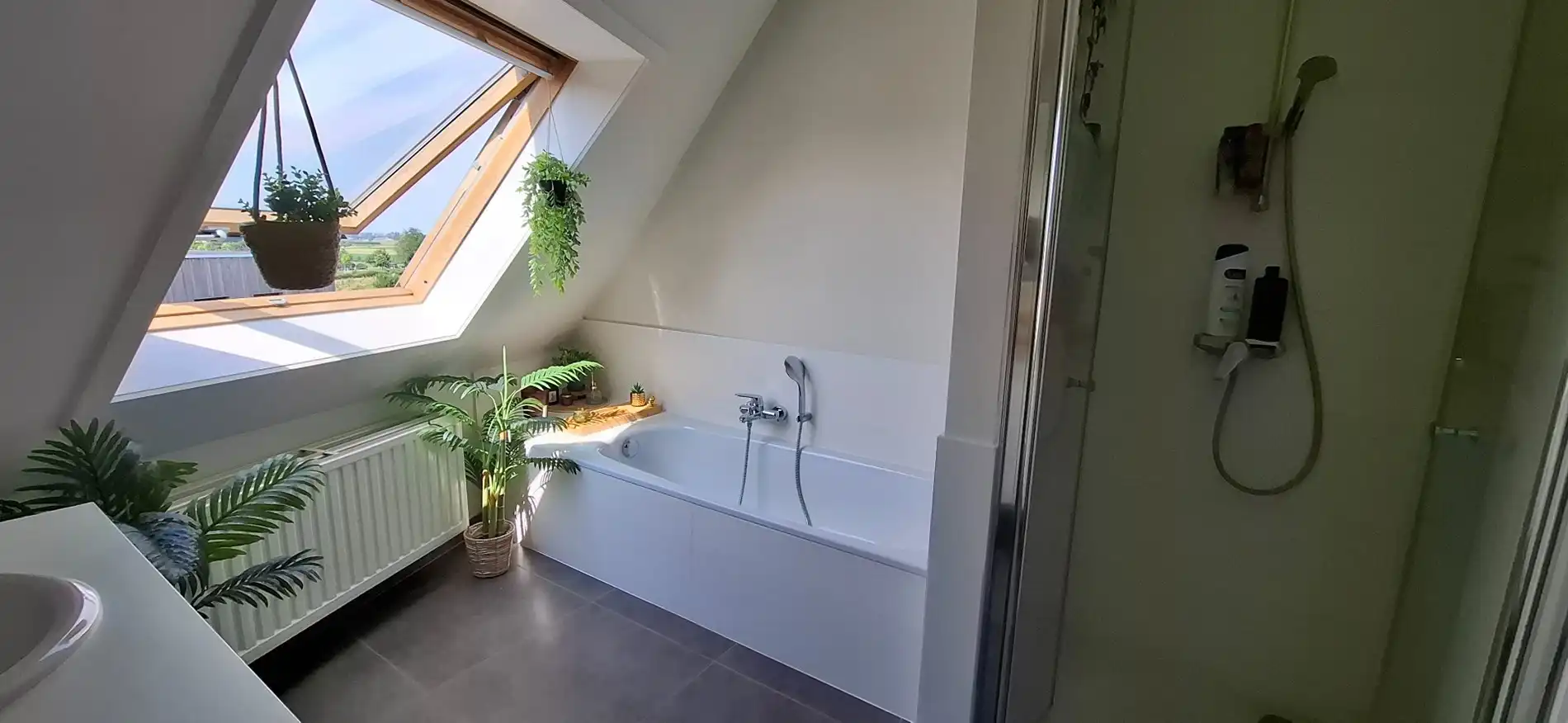 Recent en modern duplexappartement te huur in residentie Stoanplatse foto 9