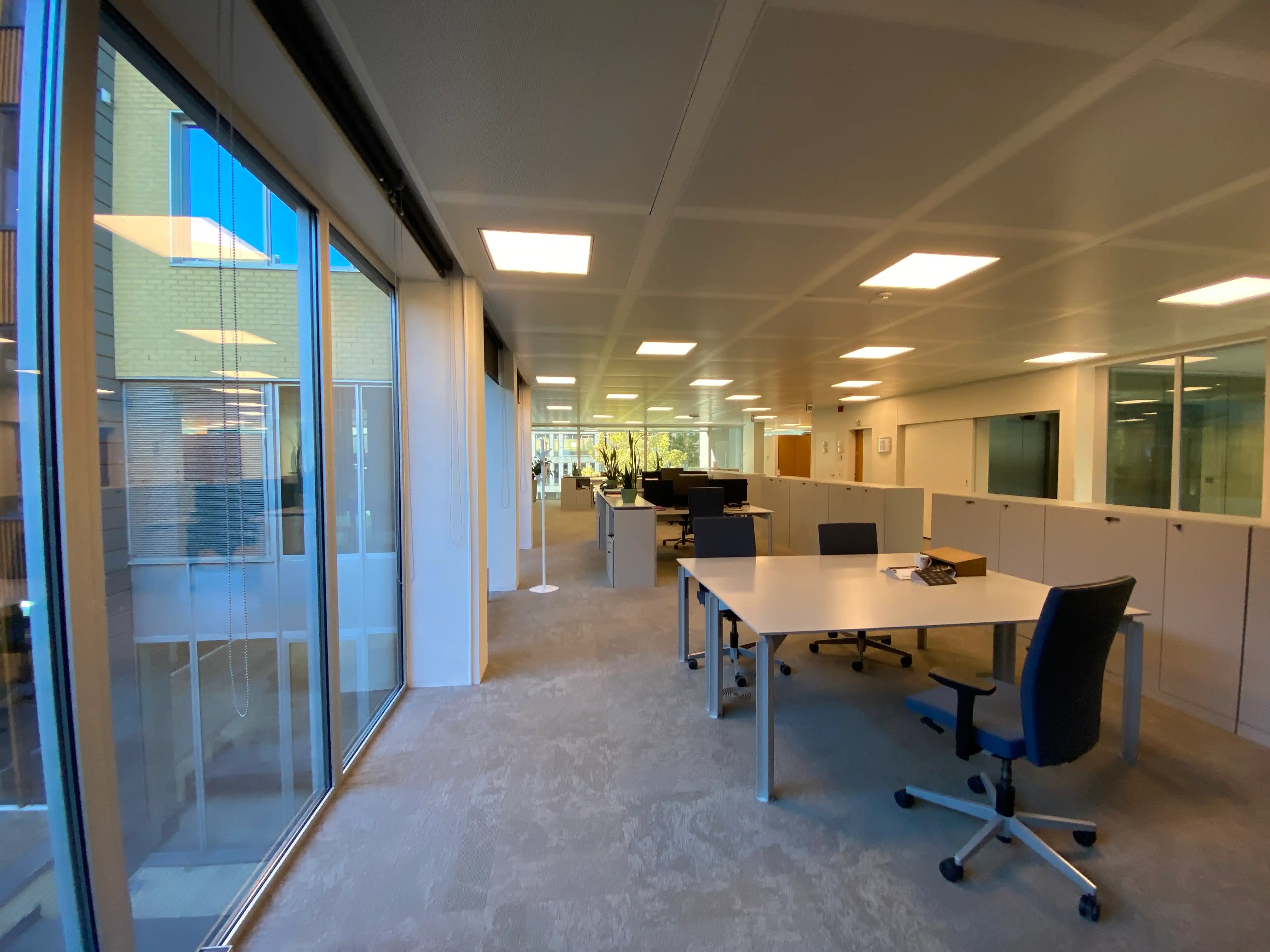 Volledig instapklaar kantoor te huur van 528 m². foto 4