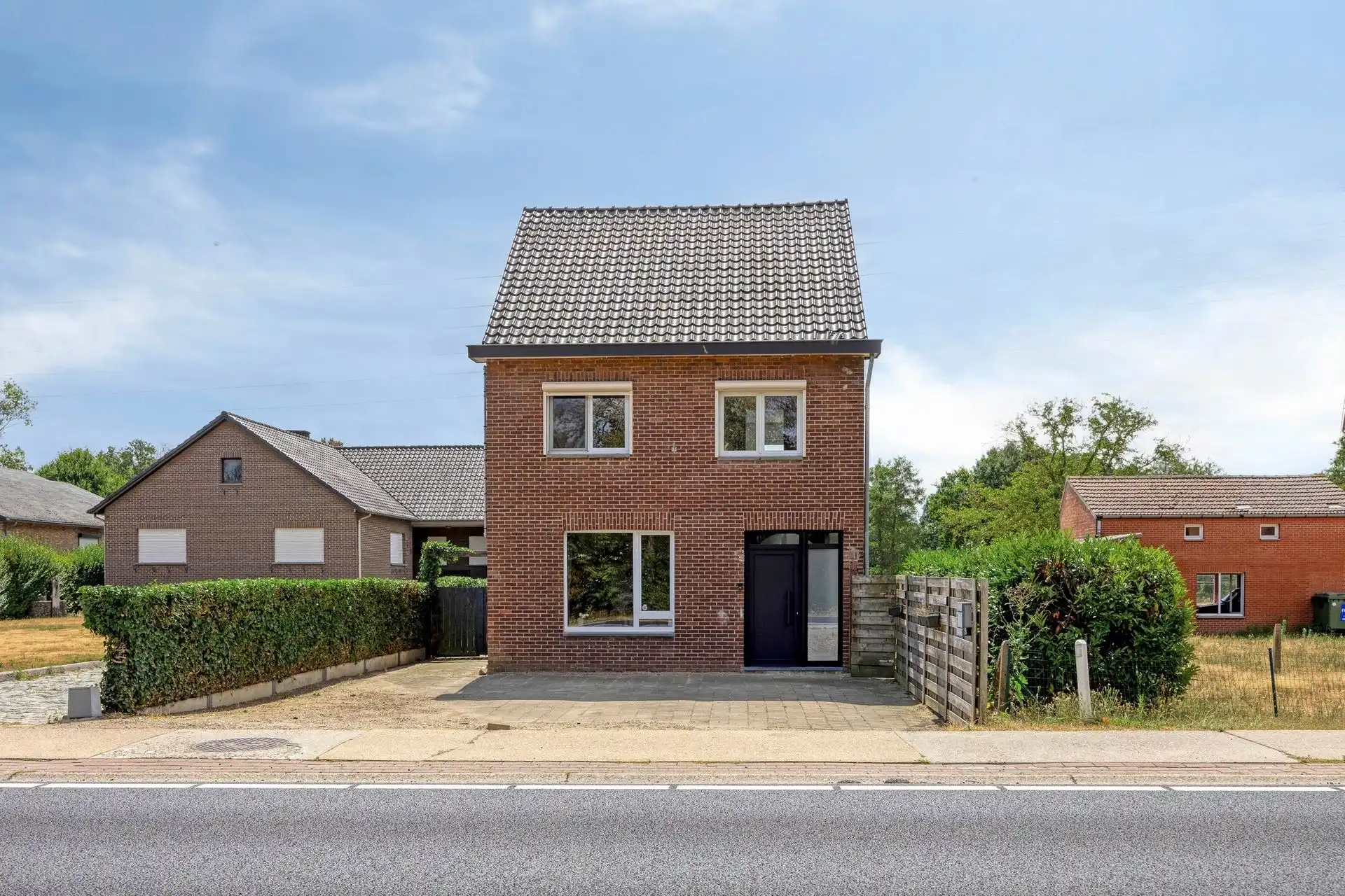 Vrijstaande gezinswoning nabij de grens van Nederland! foto 3