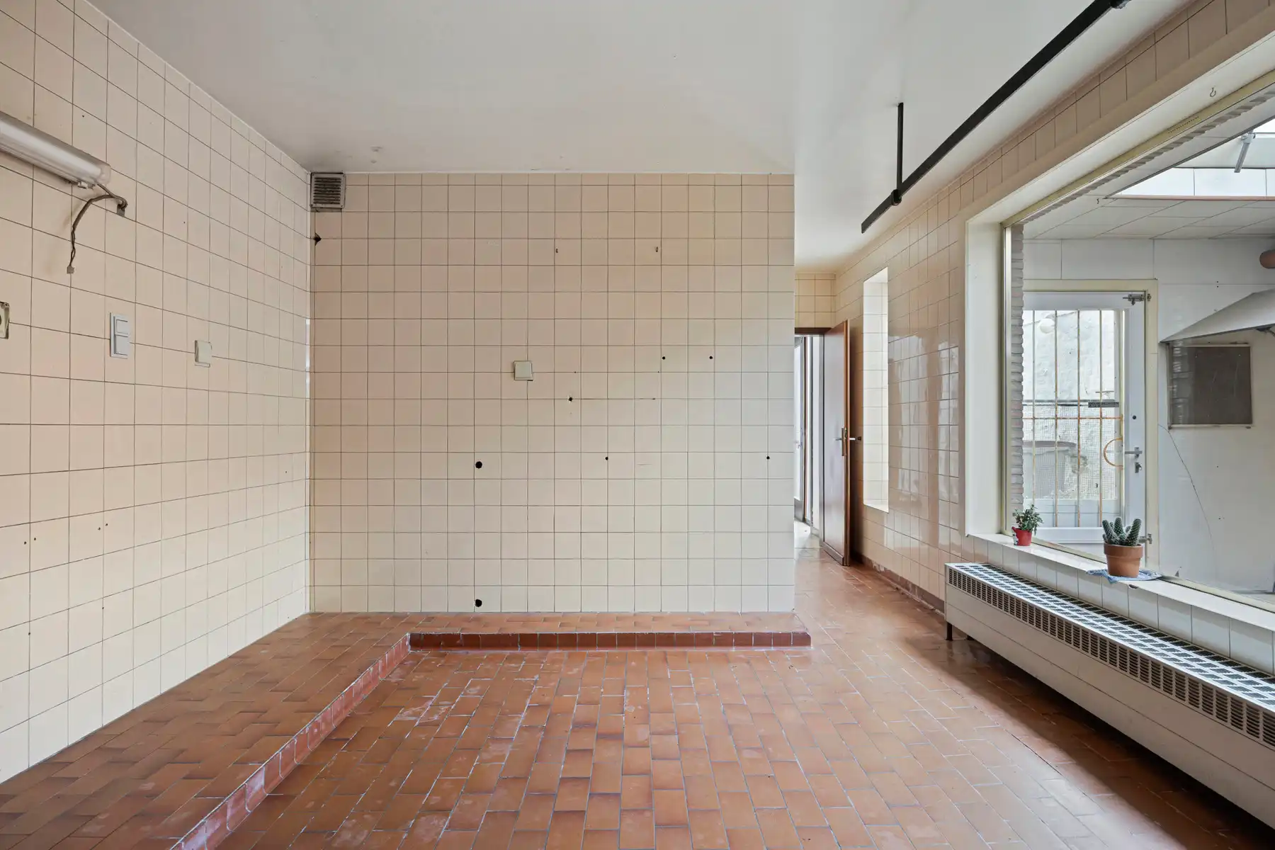 Centraal gelegen woning met veel potentieel foto 10