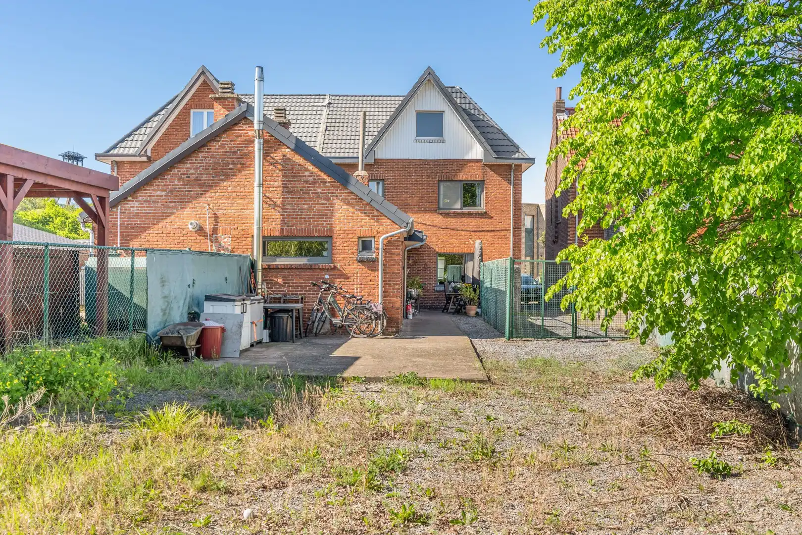 Droomt u van een woning te koop met ruimte, een groot perceel en heel wat mogelijkheden? Dan is deze halfopen bebouwing op een perceel van 10 are 14 absoluut het ontdekken waard 🏡. foto 15