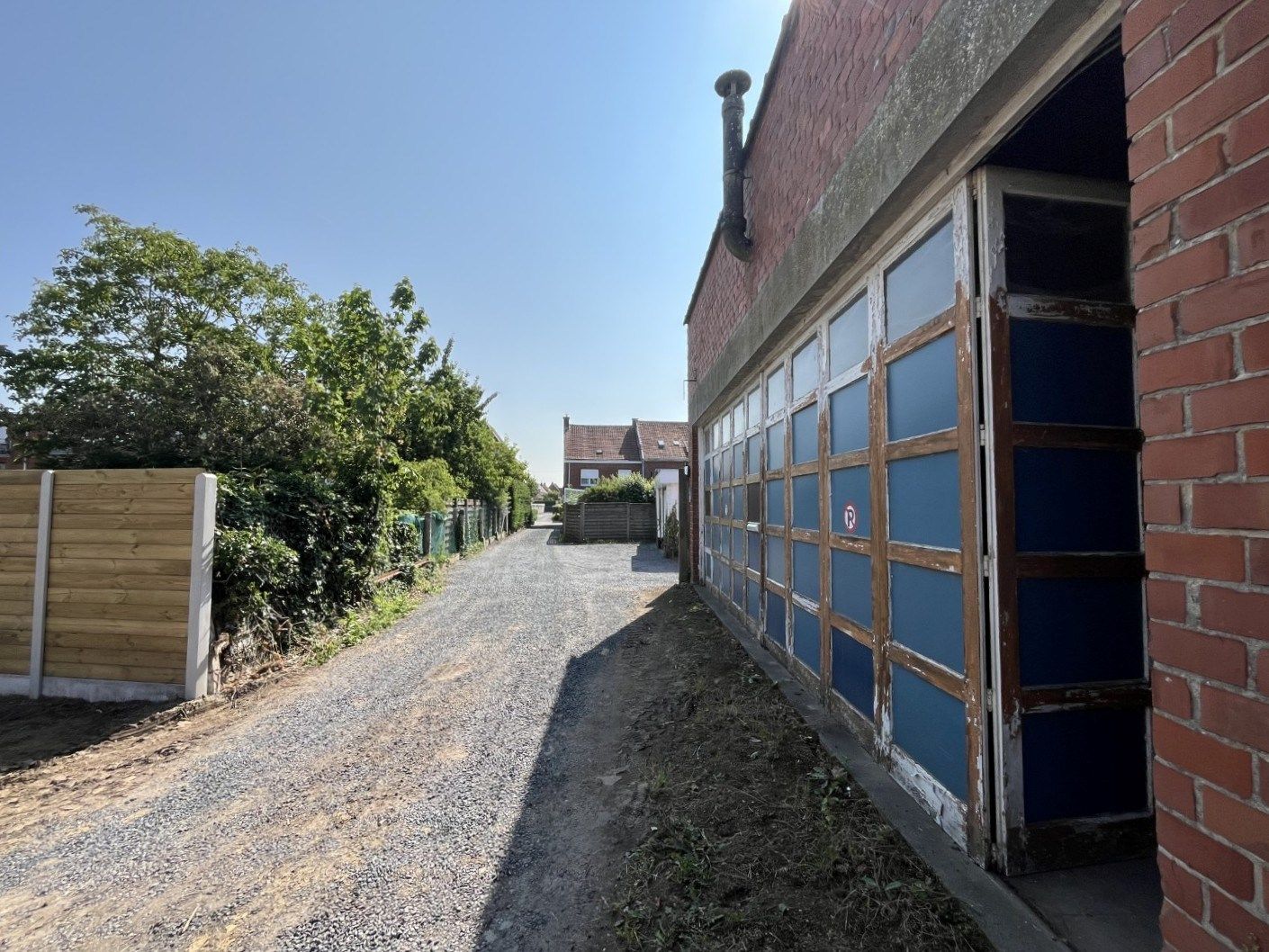 Te renoveren woning met achterliggende grond foto 19