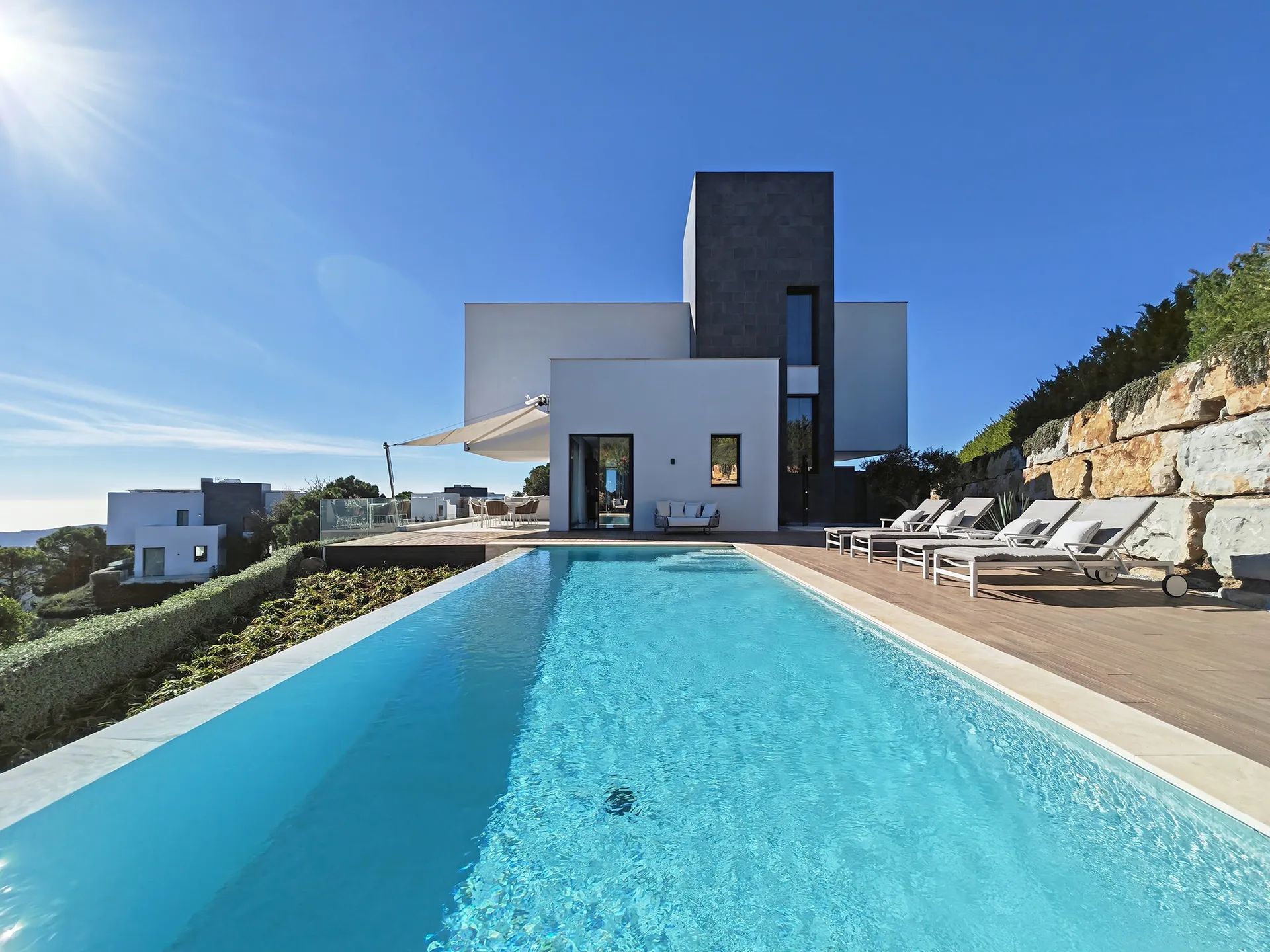 Exclusieve moderne villa in Benahavis met spectaculair uitzicht op zee en bergen! foto 2