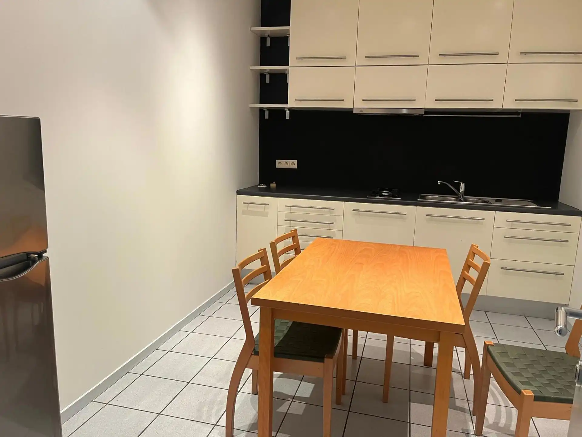 Kontich: magazijn 620m² met kantoor en buiten stockage foto 9