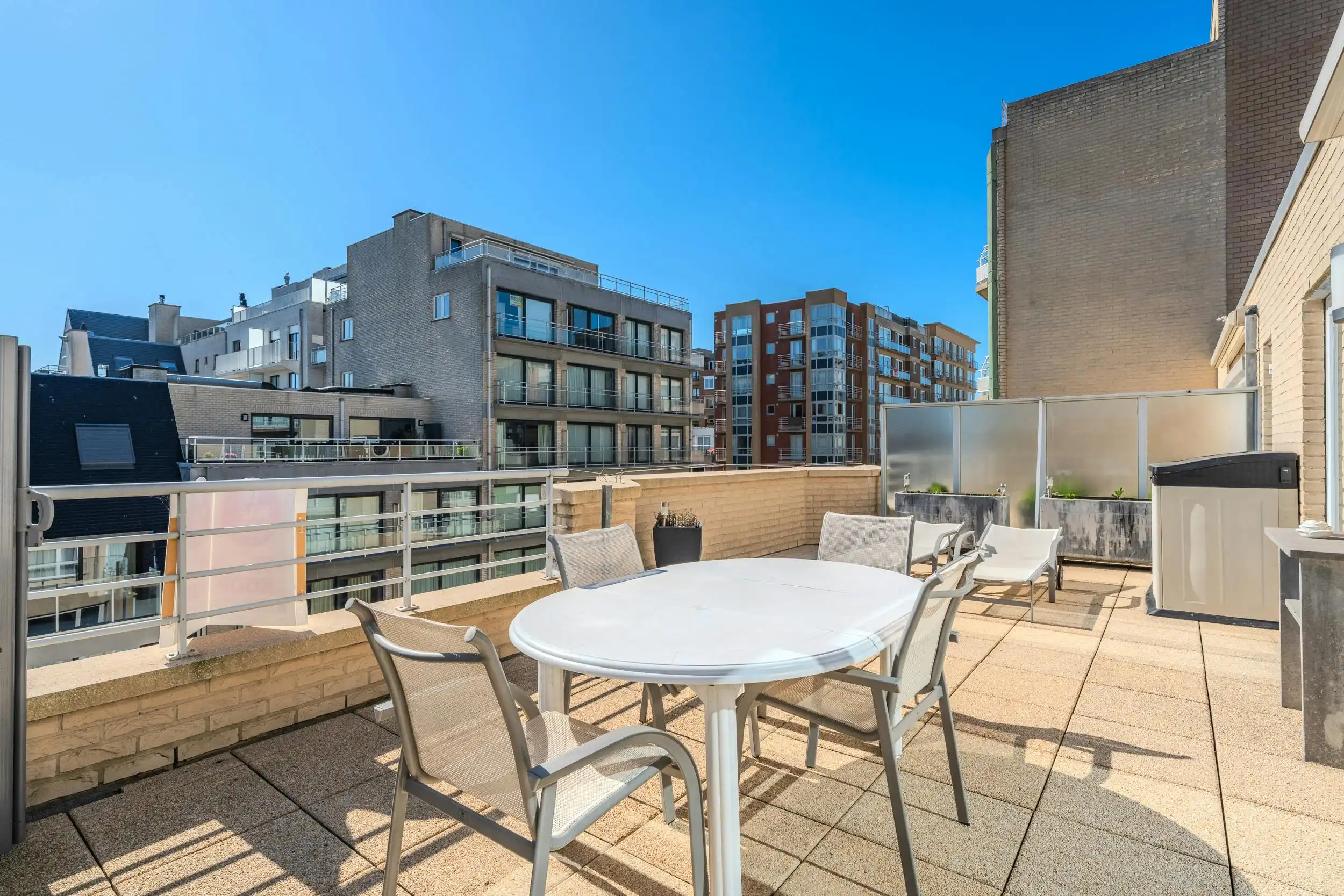Prachtig appartement met ruime terrassen en zijdelings zeezicht! foto 10