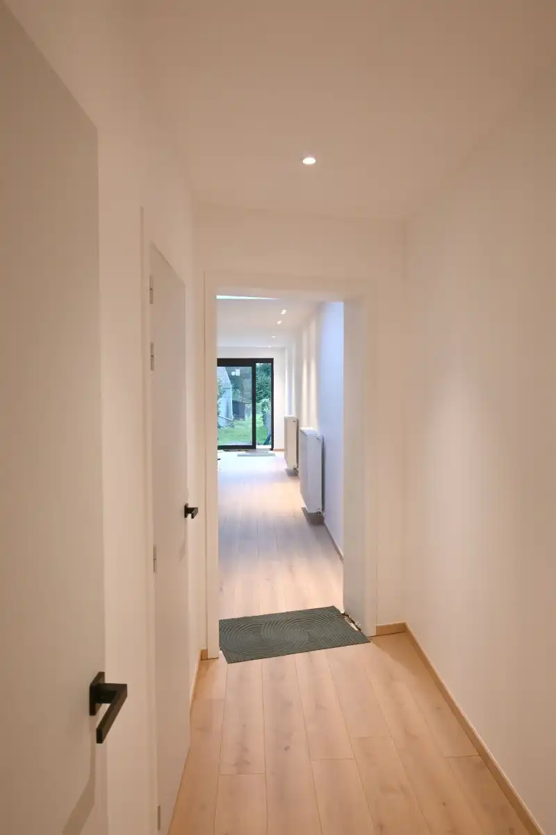 Instapklare, volledig gerenoveerde woning met 3 slaapkamers en tuin met groen zicht – EPC A foto 4