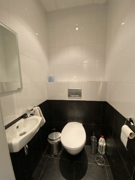 TOPLOCATIE kantoor/handelsgelijkvloers (+-231m²) + 4 autostnpl centrum Geel foto 10