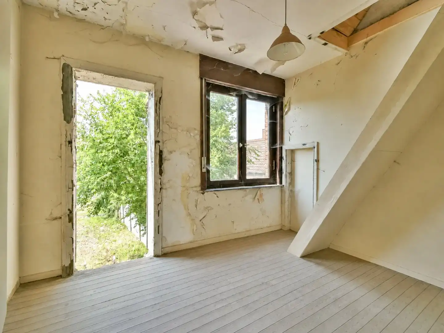 Woning met renovatiepotentieel in het hart van Ruddervoorde! foto 3