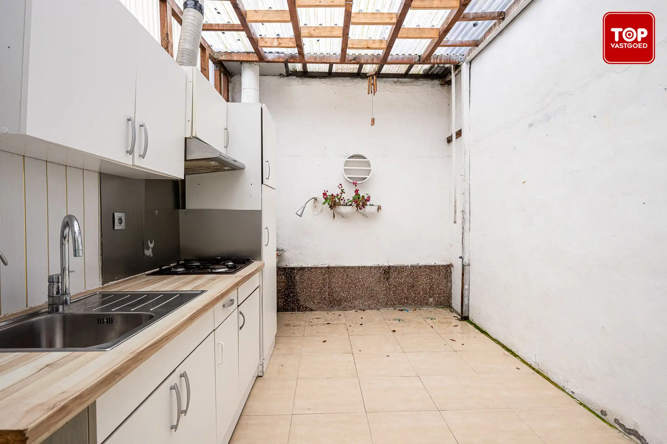 Instapklare woning met stadkskoer op gunstige locatie. foto 24