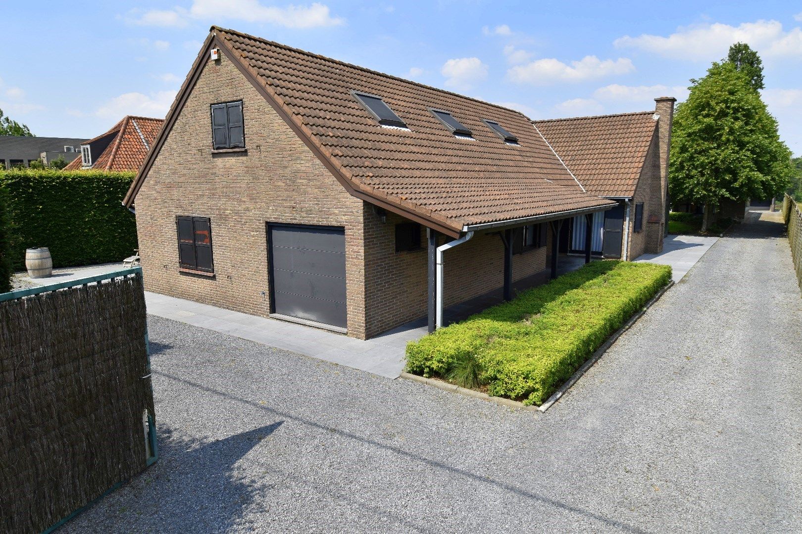 Villa met 4 slaapkamers, bijgebouw én tuin met landelijk zicht te Gullegem foto 22