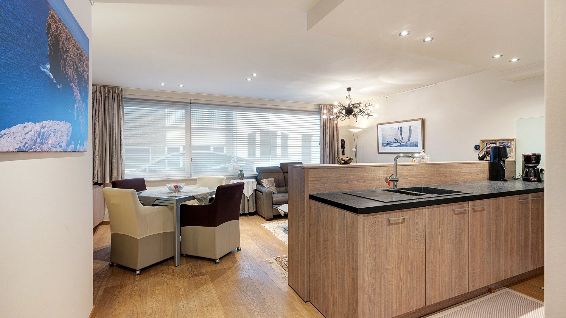 Recent appartement met groot terras nabij het strand  foto 9