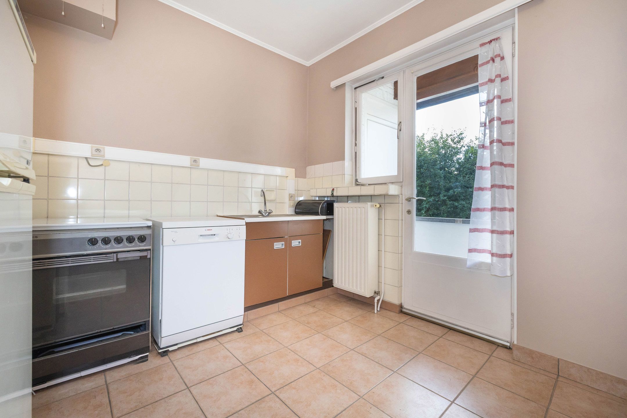 Appartement met 2 slaapkamers + zolder + garage + buitenparking inbegrepen foto 6