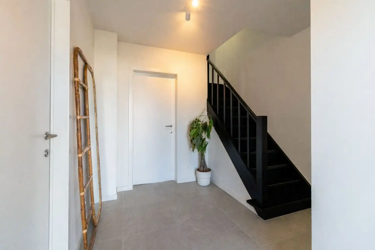 VOLLEDIG VERNIEUWDBOUWDE WONING 3 SLP+BUREAU! foto 7