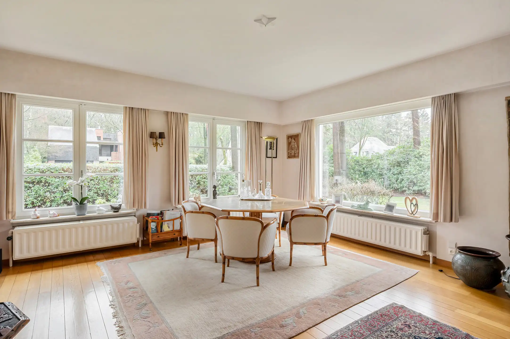 Statige villa gelegen op een prachtig perceel van ca. 1816m² in een rustige, groene residentiële omgeving.  foto 6