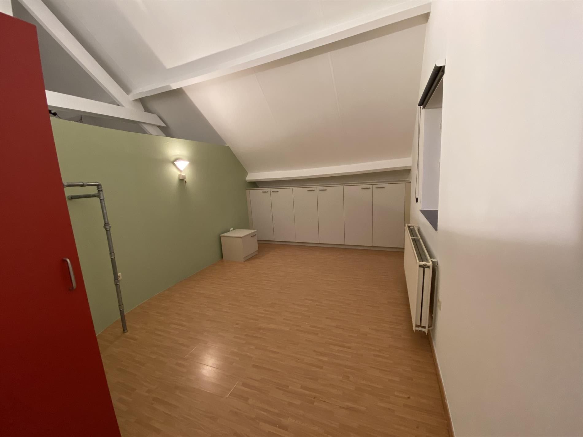 Instapklare studio met autostaanplaats in OLV Olen ! foto 7