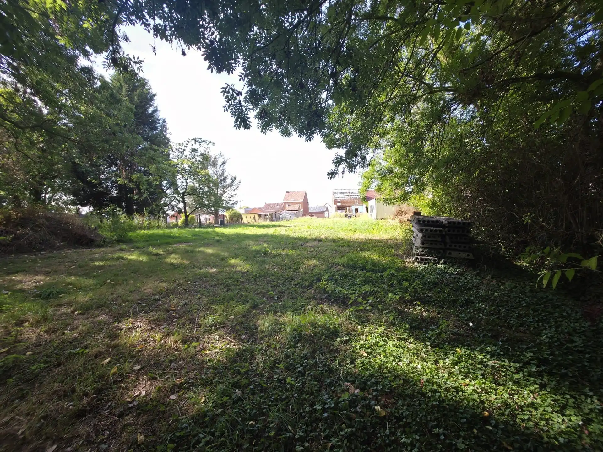 Bouwgrond met plan en vergunning op een terrein van 749m²  foto 11