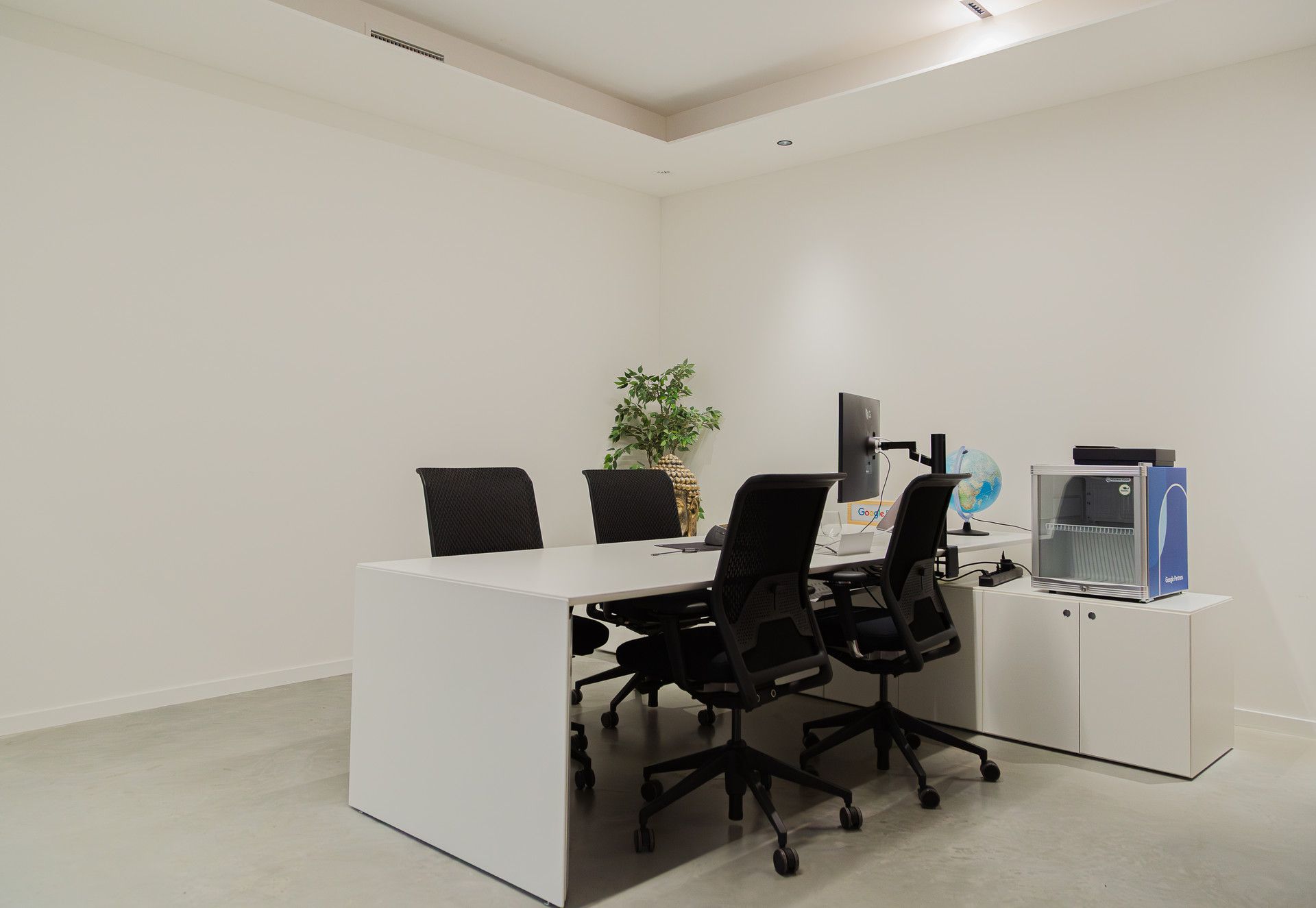 RECENT KANTOORGEBOUW VAN 366M² TE TONGEREN NABIJ E313. foto 12