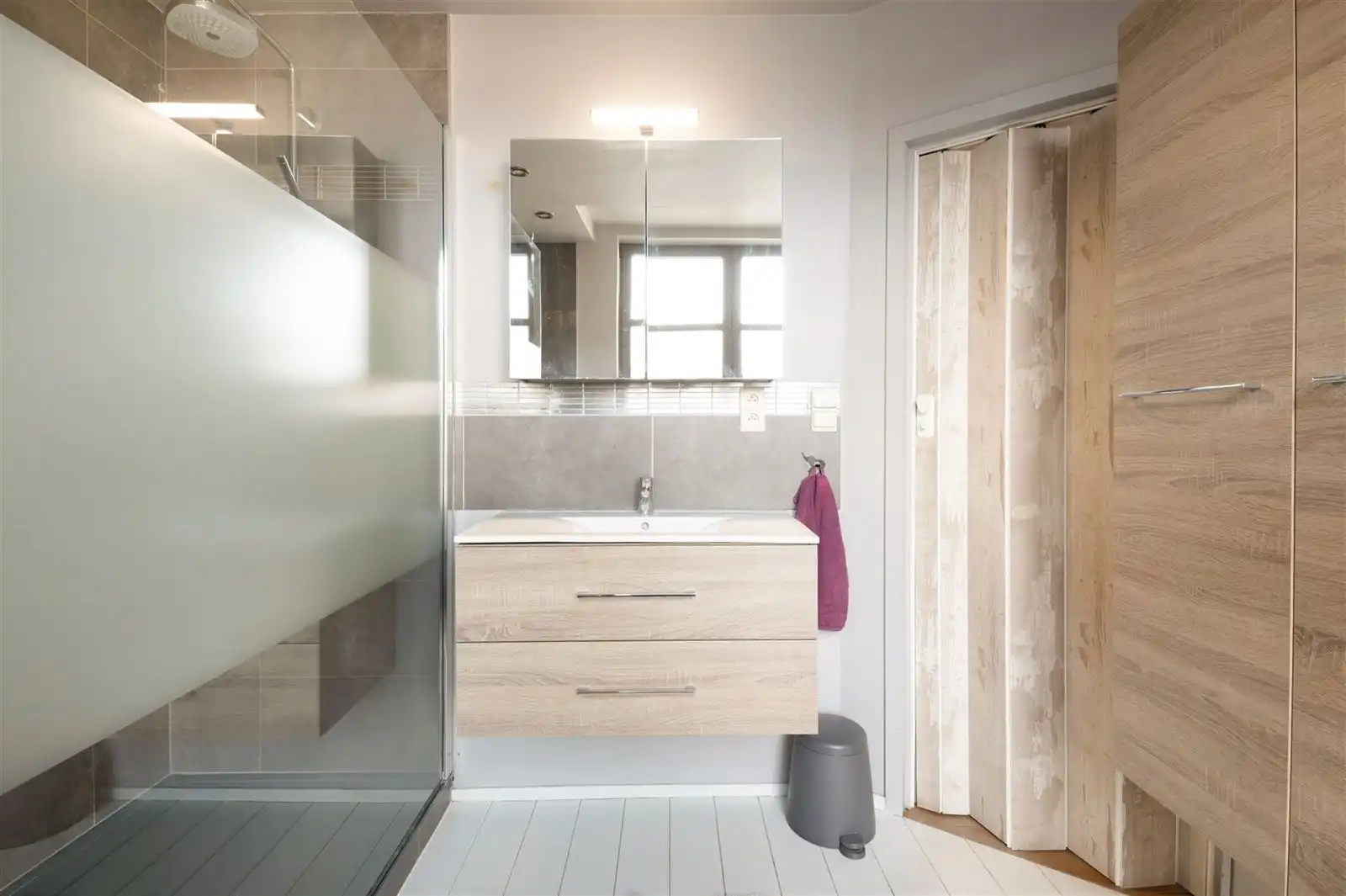 Instapklare gezinswoning met private parking. foto 6