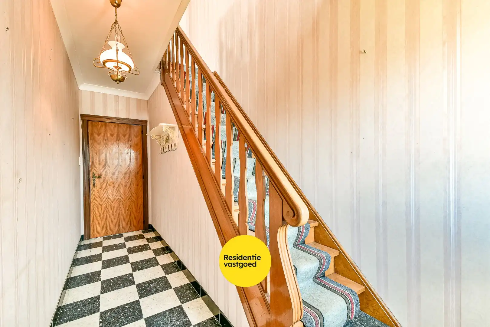 Te renoveren halfopen bebouwing met tuin en groot potentieel foto 11