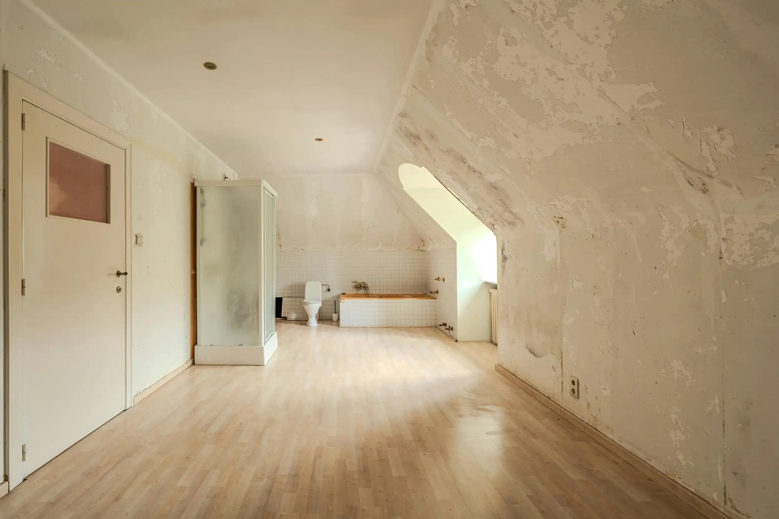 Hoekhuis met veel potentieel te koop te Mariakerke foto 17