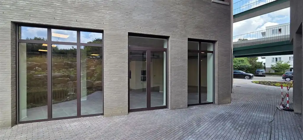 Zeer mooie handelsruimte/kantoor op fantastische locatie foto 9