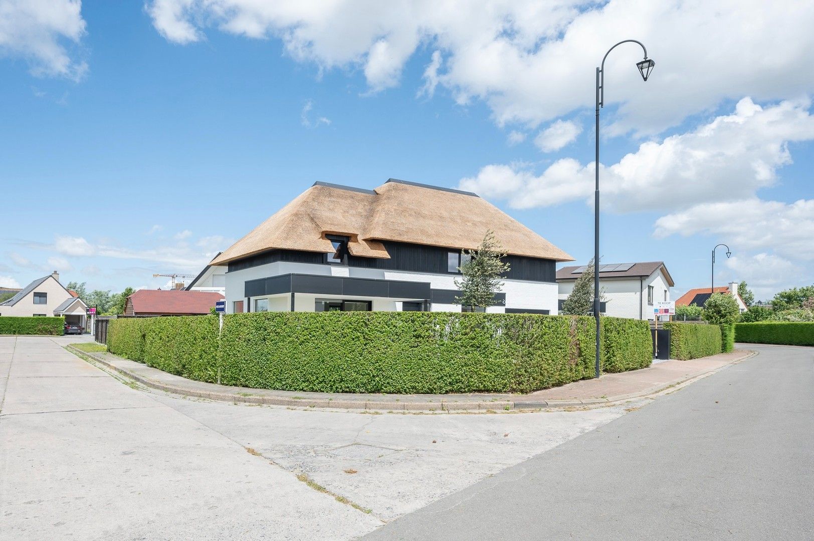 Prachtige nieuwbouw villa met 5 slaapkamers gelegen in een rustige residentiële omgeving vlakbij het centrum. foto 35