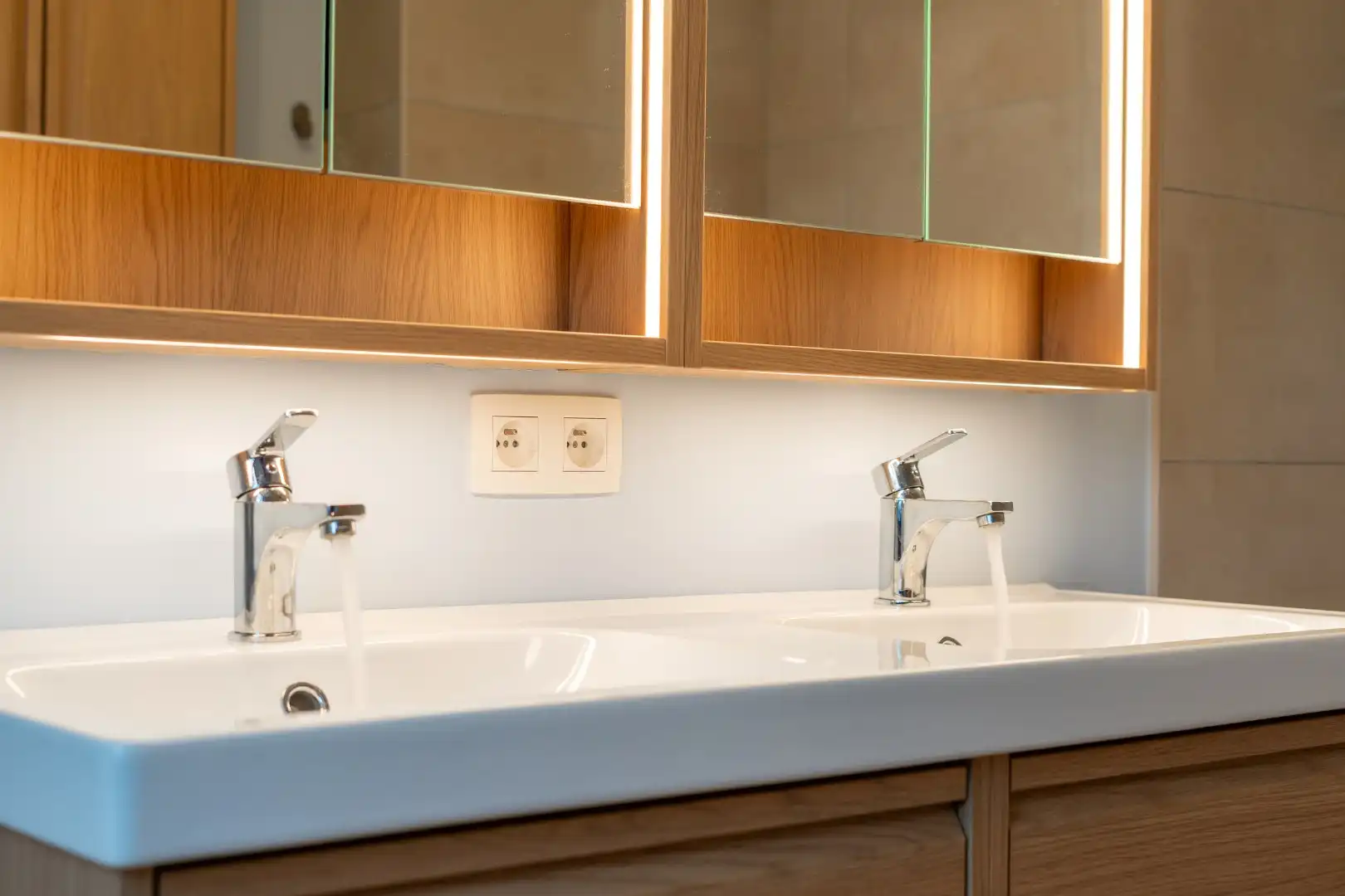 Woning met 4 kamers, 2 badkamers en 2 garages foto 9