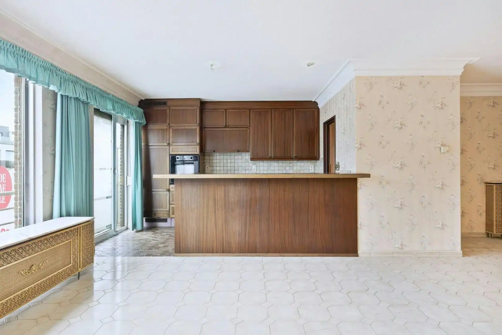 Appartement te koop in Hoboken met 2 slaapkamers, terras en autostaanplaats. foto 3