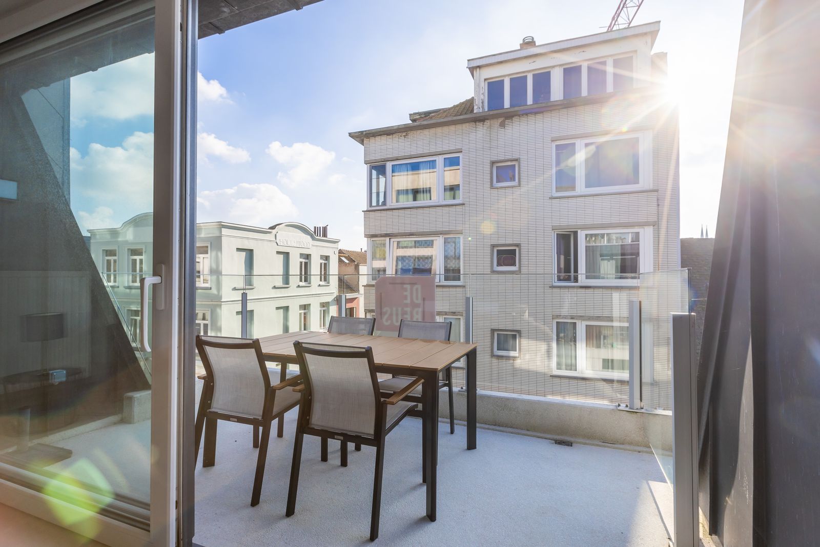 Prachtig appartement met 2 slpk en zonnig terras in jonge residentie foto 3