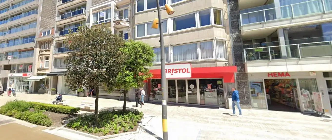 Commercieel gelijkvloers te huur – toplocatie in hartje De Panne foto {{pictureIndex}}