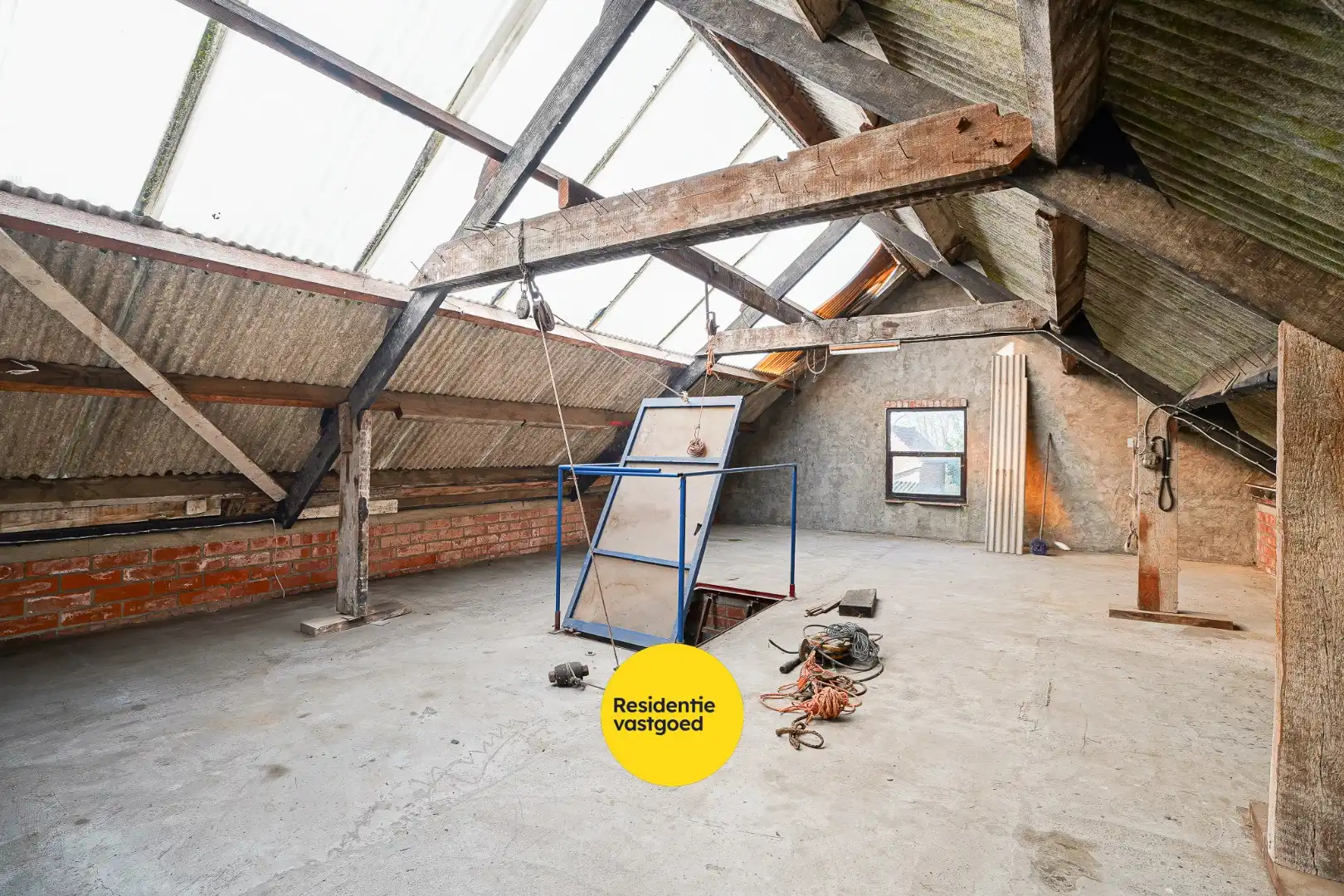 Te renoveren half-open bebouwing in Zerkegem foto 26